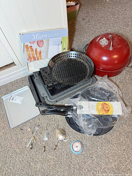 Mixed Cookware and Grill Assortment | Maxsold