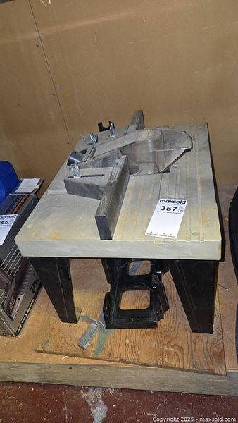 Black & Decker Router Table Model 76-400-04 | Maxsold