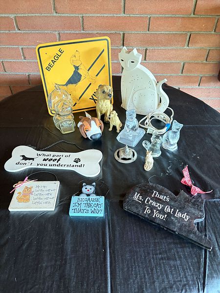 Animal Figurines Wall Signs Lamp | Maxsold