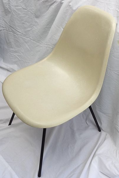 Original Vintage Eames DSR Fiberglass Side Chair | Maxsold