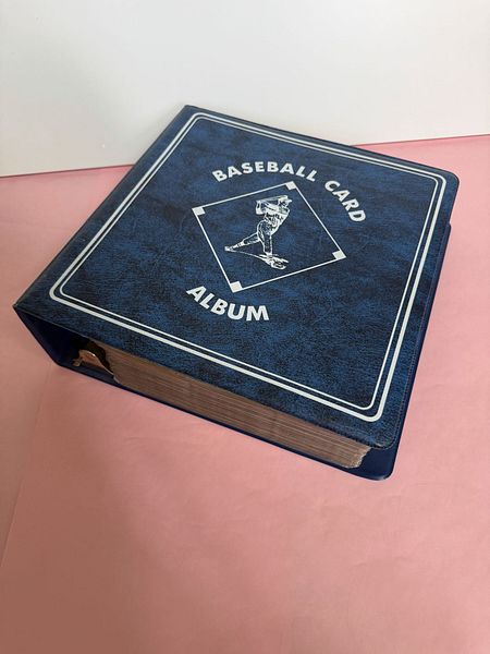 Baseball card binder with 600+ cards | Maxsold